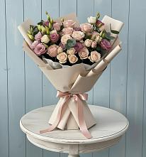 Букет цветов из:  Розы и Лизиантусы в Йошкар-Оле