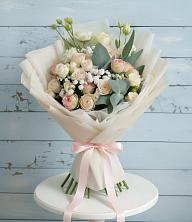 Букет цветов из:  Розы и Лизиантусы в Йошкар-Оле