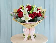 Букет цветов из:  Лилии и Розы в Йошкар-Оле