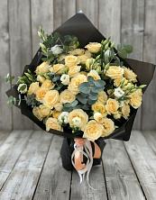 Букет цветов из:  Розы и Лизиантусы в Йошкар-Оле