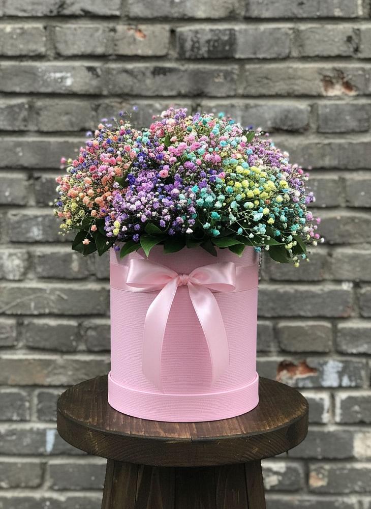 Цветочная композиция из Гипсофила и Розы в шляпной коробке в Йошкар-Оле