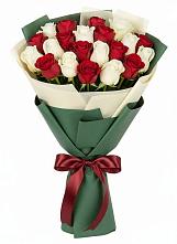 Букет Микс из красных и белых роз в Йошкар-Оле