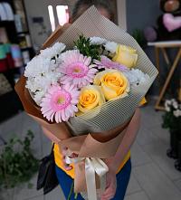 Букет цветов из:  Герберы, Розы и Хризантемы в Йошкар-Оле