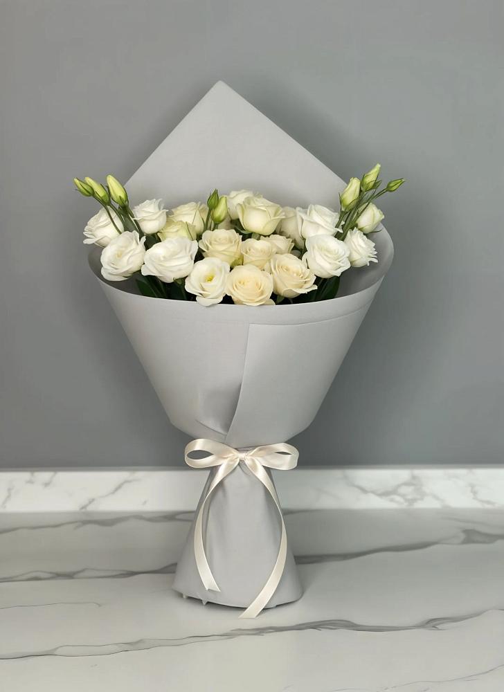 Букет цветов из: Розы и Лизиантусы в Йошкар-Оле