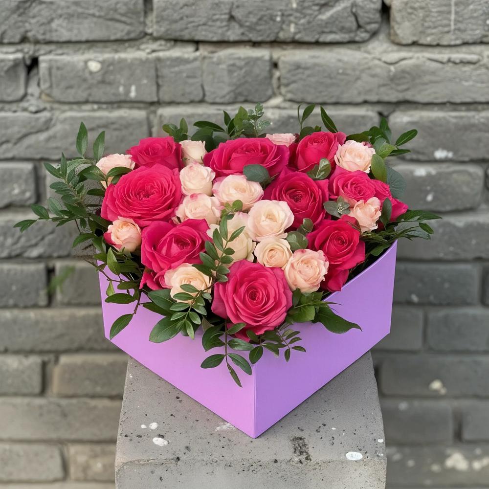 Цветочная композиция из Розы в коробке в Йошкар-Оле