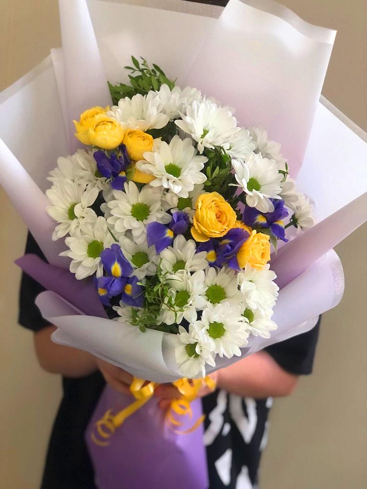 Букет цветов из: Ирисы, Хризантемы и Розы в Йошкар-Оле
