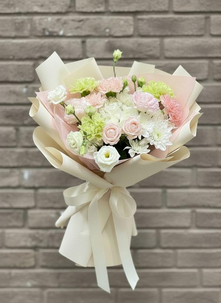 Букет цветов из: Гвоздики, Розы, Лизиантусы и Хризантемы в Йошкар-Оле