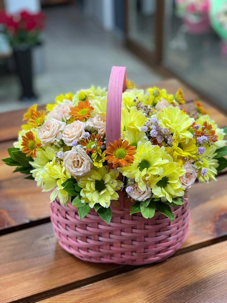 Цветочная композиция из Хризантемы и Розы в корзине в Йошкар-Оле