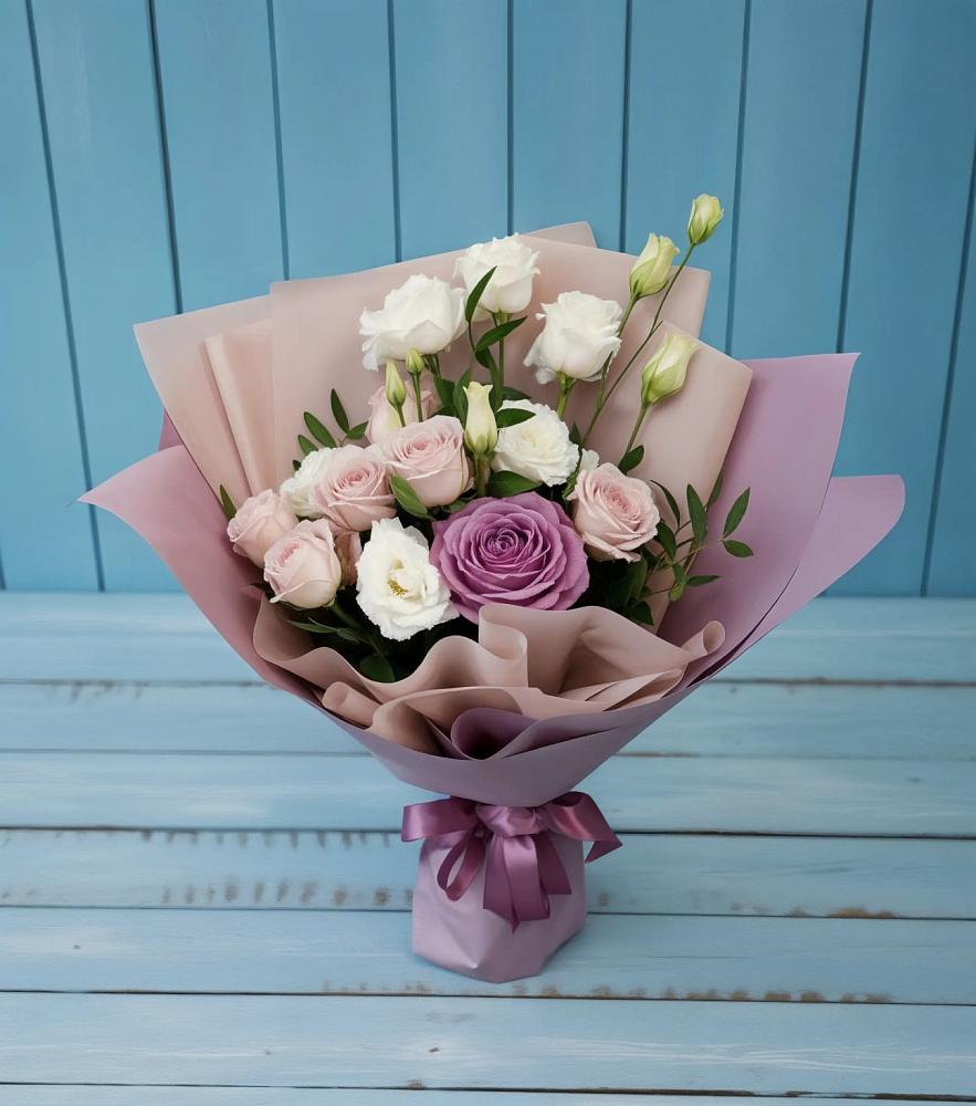 Букет цветов из: Розы и Лизиантусы в Йошкар-Оле